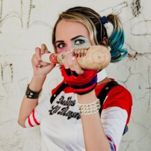 Kvinde i Harley Quinn kostume